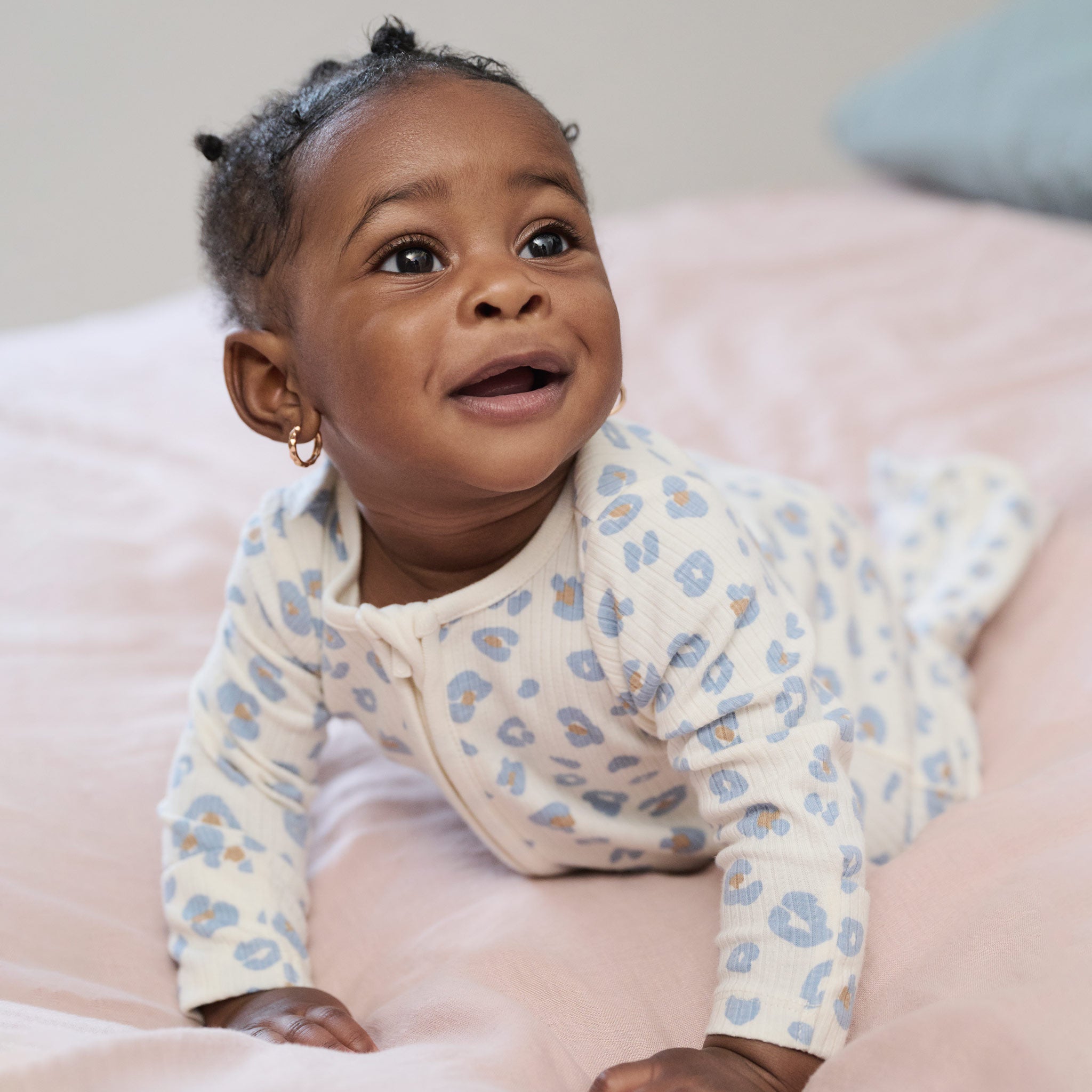 211209_JM_BABY_MORI_29_Leopard_Ribbed_Cl-ever_Zip_Sleepsuit_057_web