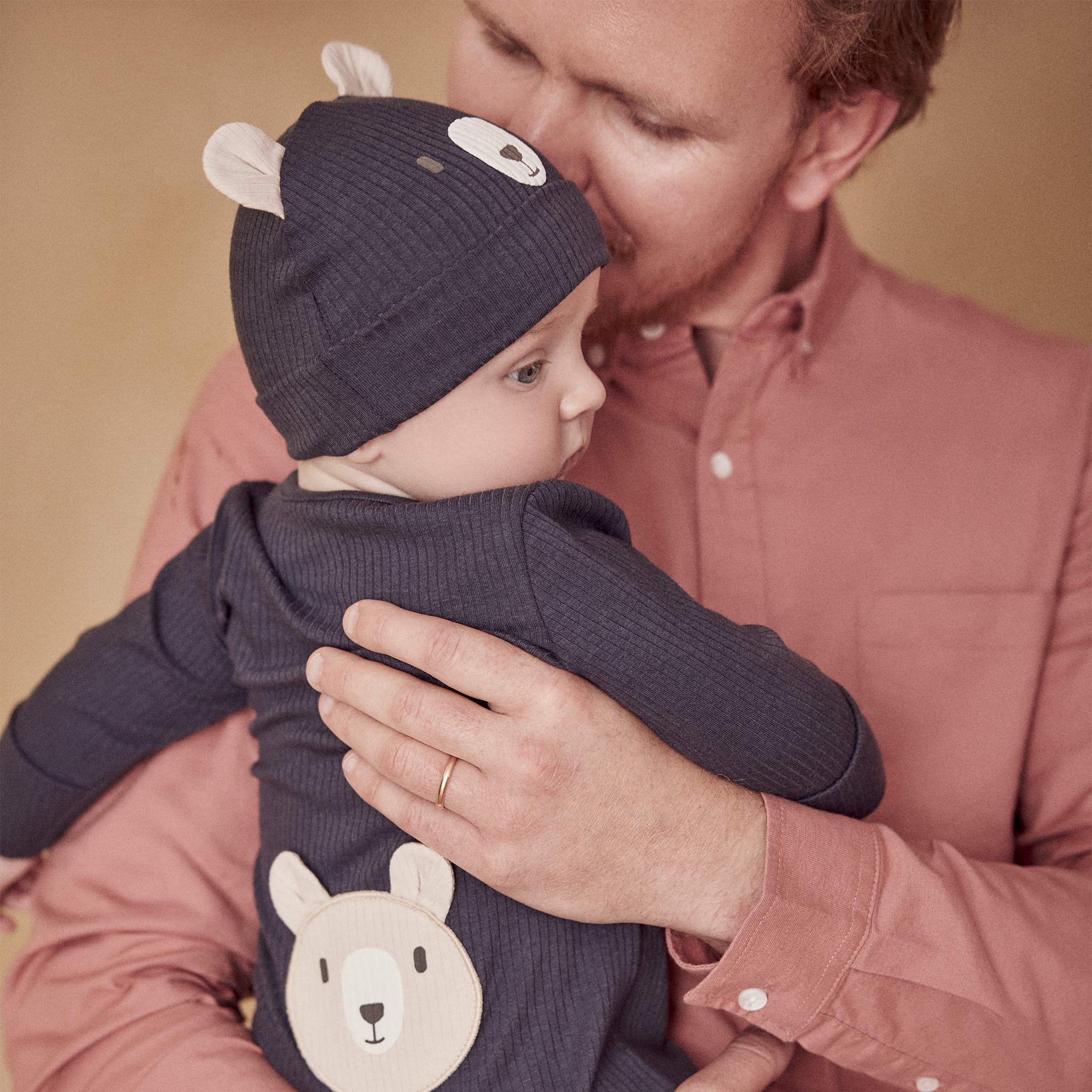 BEAR_RIBBED_ZIP-UP_SLEEPSUIT___HAT_SET_BEAR_PRIN_FRONT_OPENING_SLEEPING_BAG_013-1_WEB_c5d2440c-601a-4460-9328-35d0ecb8e8be